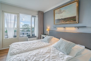 1 bedroom, individually furnished, bed sheets - 2 Person Island View Apartment (De Koog)