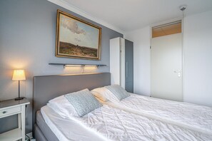 1 غرفة نوم وطرا�ز فريد لكل وحدة وملاءات أسرّة