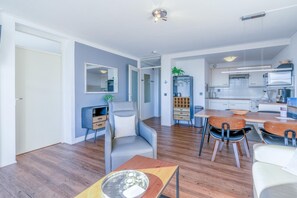 Living room - 2 Person Island View Apartment (De Koog)