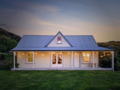 Toad Hall - Akaroa Holiday Home