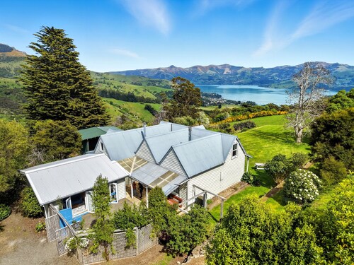 Toad Hall - Akaroa Holiday Home