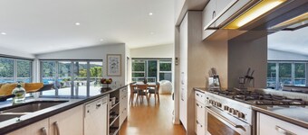 Waikawa Bay View - Waikawa Holiday Home