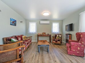 TV - Caddy's Shack - Whangamata Holiday Home (Whangamata)