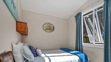 4 bedrooms, bed sheets