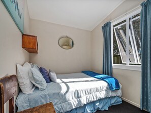 4 bedrooms, bed sheets