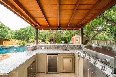 Pool, Games & BBQ Luxury Texas Home 4 bedroom