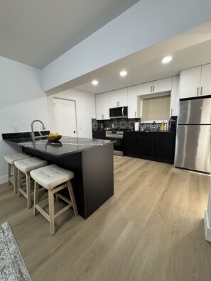 Mikrowelle, Ofen, Herdplatte, Geschirrspüler