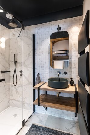Kostenlose Toilettenartikel, Haartrockner, HandtĂŒcher