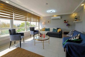 Living area - Chic Sea View Flat with Kaleici View Near Beach (Antalya)