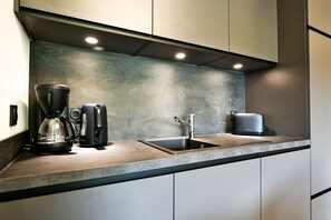 Réfrigérateur, micro-ondes, four, lave-vaisselle