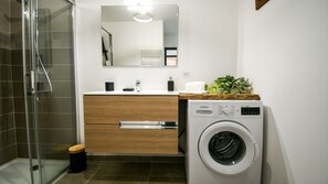 Hårføner og håndklær