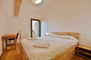 3 bedrooms, iron/ironing board, free WiFi, bed sheets