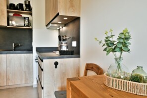Kühlschrank, Mikrowelle, Ofen, Geschirrspüler