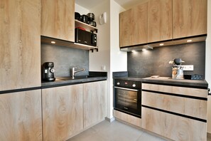 Kühlschrank, Mikrowelle, Ofen, Geschirrspüler