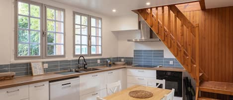 冷蔵庫、電子レンジ、オーブン、食器洗い機