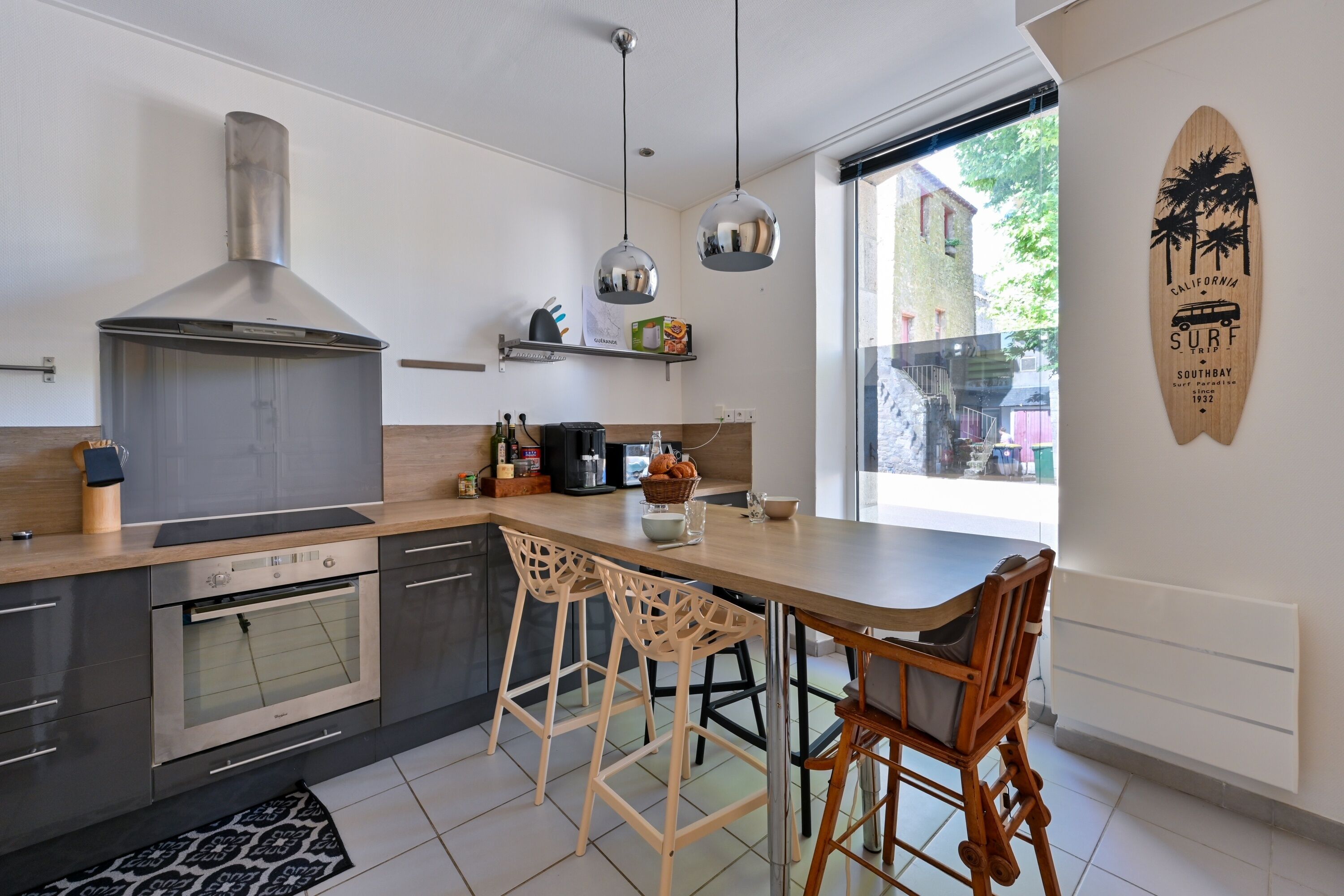 Fridge, microwave, oven, coffee/tea maker