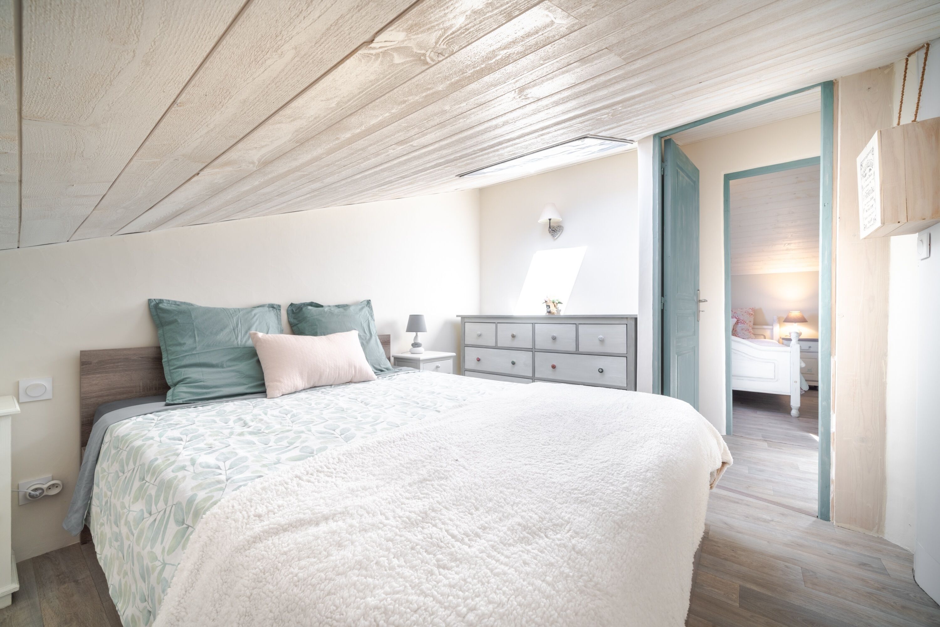 2 chambres, fer et planche à repasser, Wi-Fi gratuit, draps fournis