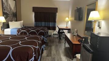 Habitación doble estándar | Escritorio, espacio para trabajar con laptop y cortinas blackout