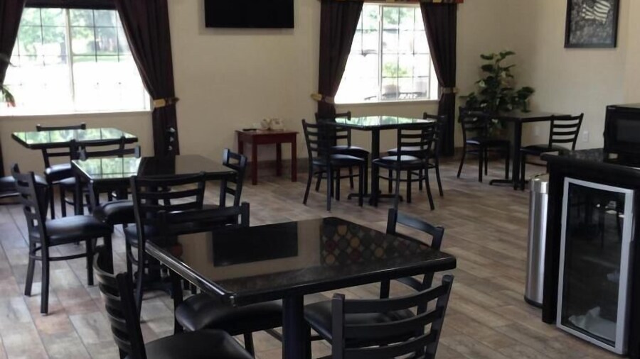 Hotel Piney Woods