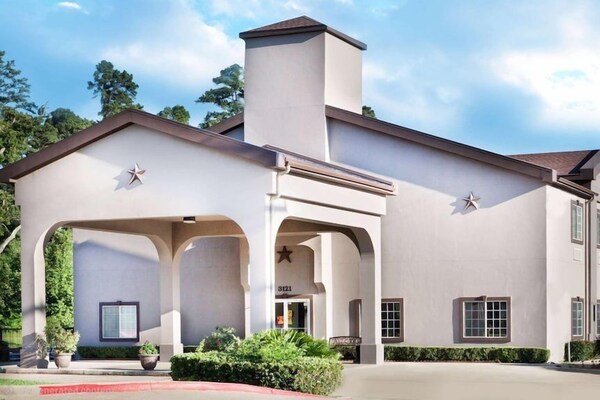 Hotel Piney Woods - Huntsville, TX