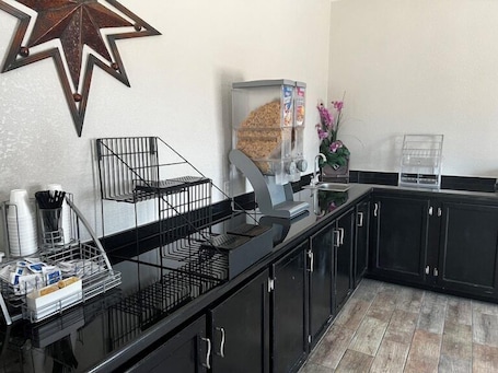 Free daily continental breakfast