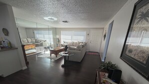 Interior - Family 2BR Oasis w/Private Pool & HDTV, PAWsitive (Port Richey)