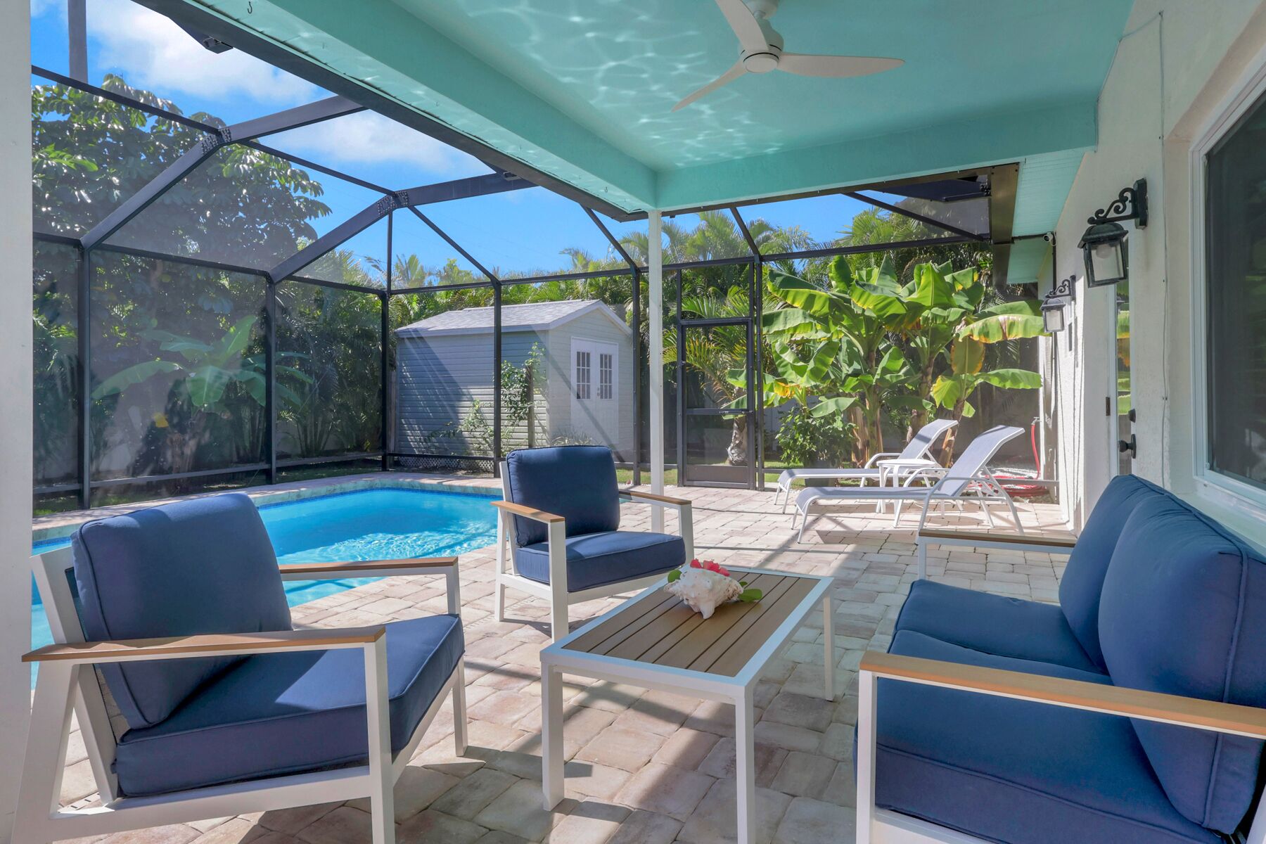 室外游泳池，恒温泳池