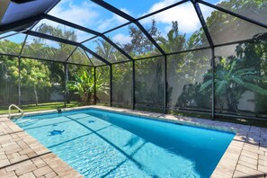 حمّام سباحة خارجي، حمّام سباحة مُدفَّأ