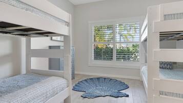 4 bedrooms, iron/ironing board, WiFi, bed sheets