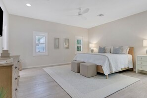 4 bedrooms, iron/ironing board, WiFi, bed sheets - Newly renovated 4 bedroom home with easy access to the famous Gulf Beaches. (Bonita Springs)