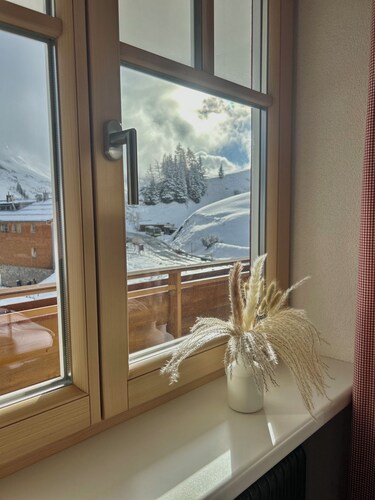 Haus Wallis - Apartment Zauberberg - Ski-In and Out at Ski Arlberg