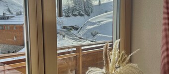 Haus Wallis - Apartment Zauberberg - Ski-In and Out at Ski Arlberg