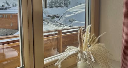 Haus Wallis - Apartment Zauberberg - Ski-In and Out at Ski Arlberg
