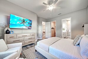 4 makuuhuonetta, työpöytä, silitysrauta/-lauta, vauvan matkasänky