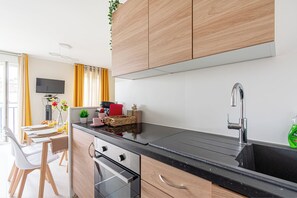 Micro-ondes, four, plaque de cuisson