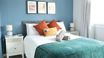 3 bedrooms, iron/ironing board, WiFi, bed sheets