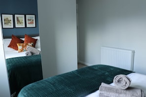 3 bedrooms, iron/ironing board, WiFi, bed sheets - Cosy 3 Bedroom Home In Fife (Cardenden)