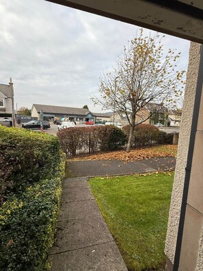 Property grounds - Luxury 4 Bedroom Townhouse In Stirling (Stirling)