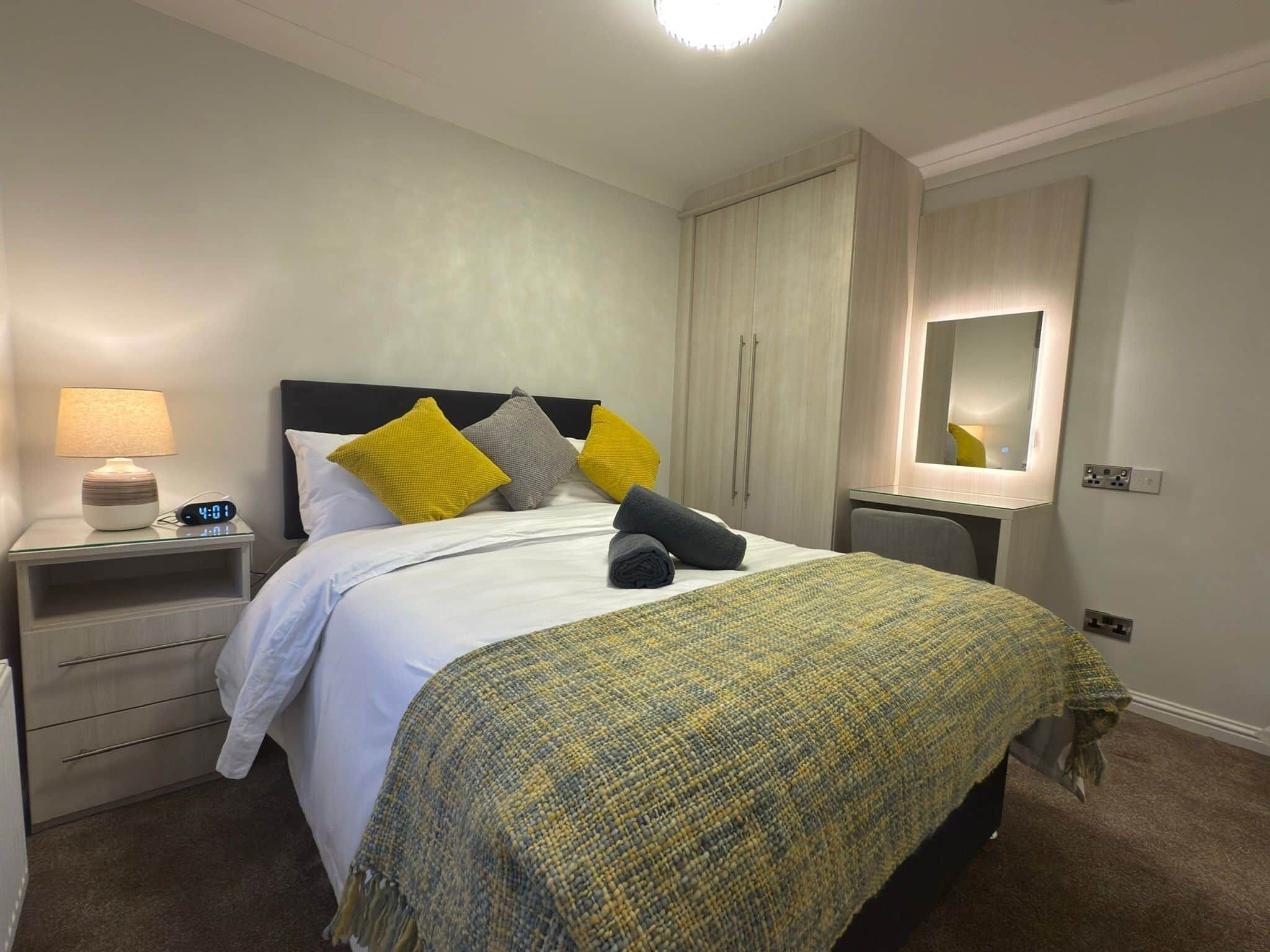 4 bedrooms, iron/ironing board, WiFi, bed sheets