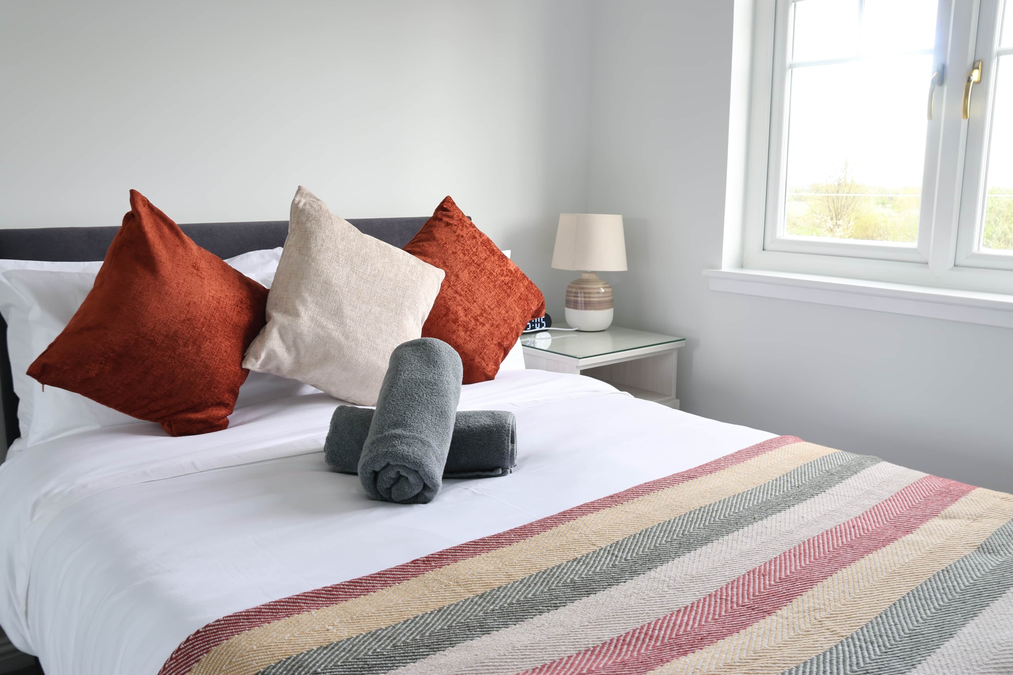 4 bedrooms, iron/ironing board, WiFi, bed sheets