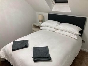 4 chambres, fer et planche à repasser, Wi-Fi, draps fournis