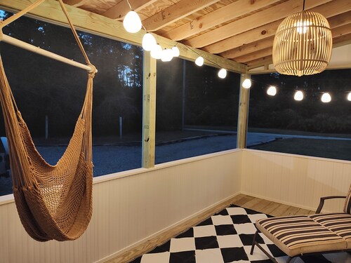 "Tiny house" cottage on private acreage with water access in Port Haywood