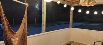 "Tiny house" cottage on private acreage with water access in Port Haywood