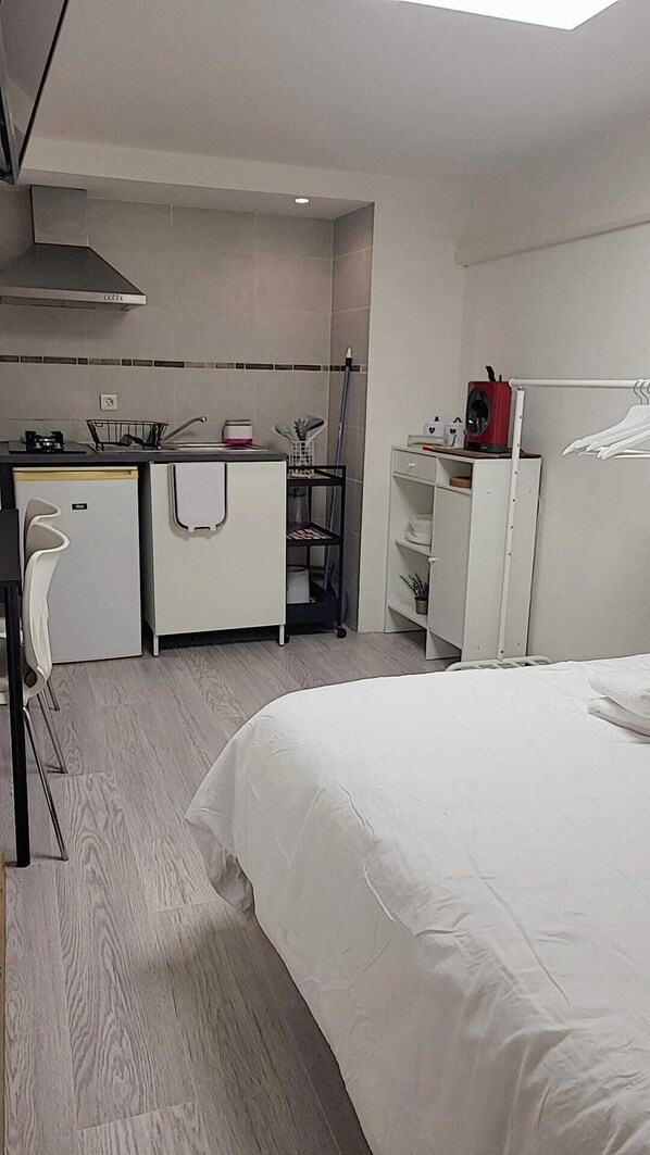 1 bedroom, iron/ironing board, Internet