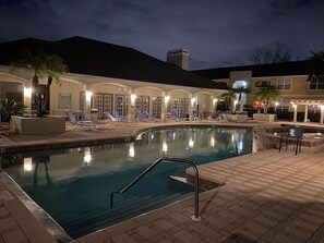 Piscine extérieure, piscine chauffée
