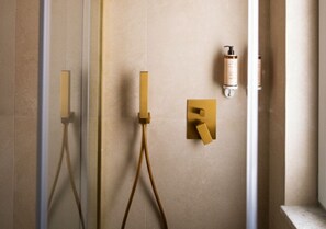 Hair dryer, towels, toilet paper - Newly renovated, in the center of Naples Mama's Boutique Rooms (Napoli)