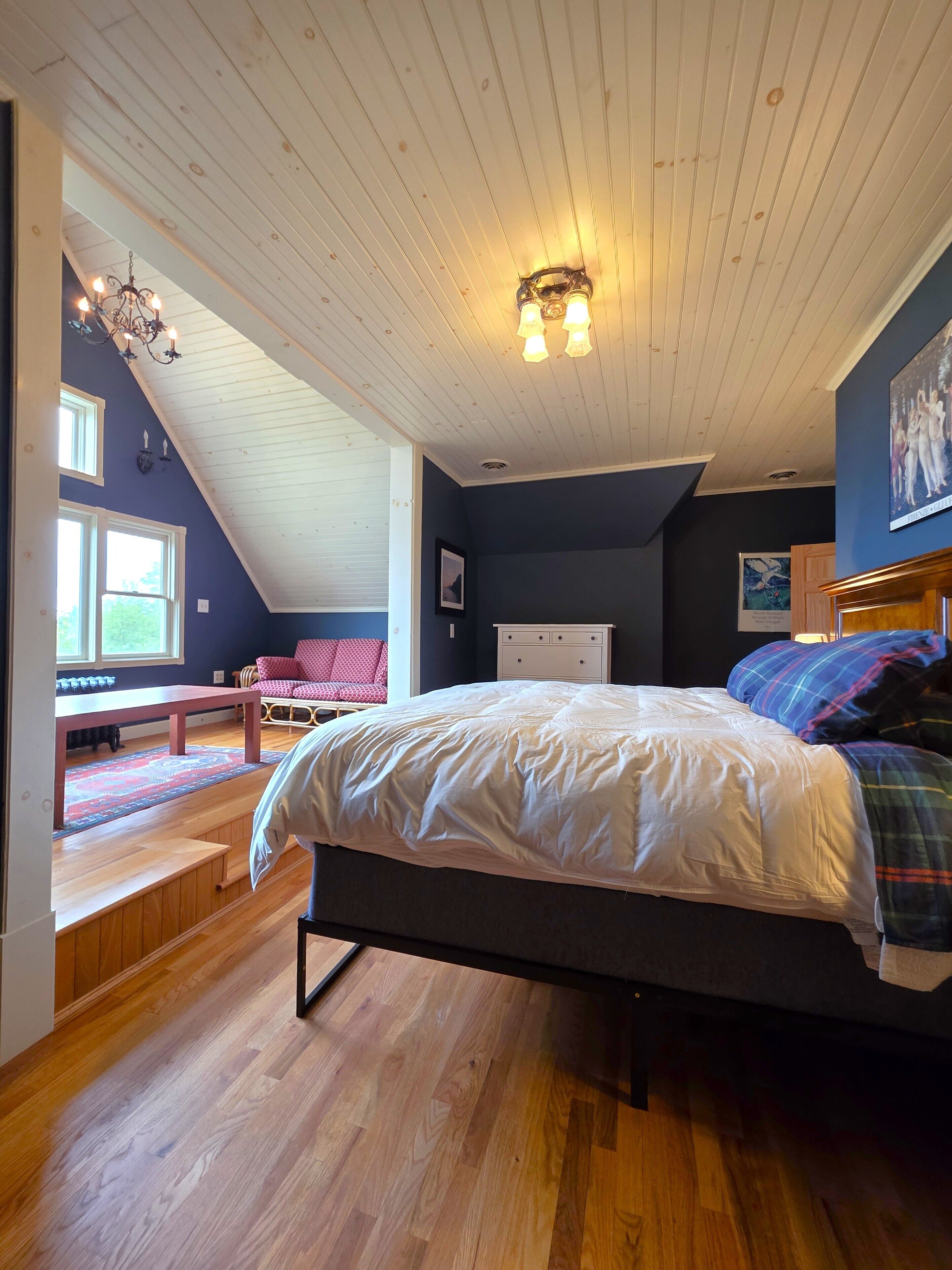 4 bedrooms, in-room safe, iron/ironing board, free WiFi