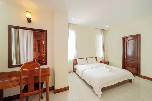 Cozy 2BR Condo with Hardwood Floors & Rooftop Sunset View in Charming Phnom Penh