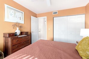 2 bedrooms, iron/ironing board, travel crib, WiFi - Fountain Park Condo/Sleeps 4/Steps to the Fountain (Fountain Hills)