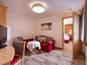 Hypo-allergenic bedding, desk, laptop workspace, free WiFi - Hotel Glockenstuhl (Gerlos)